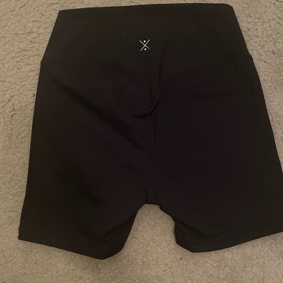Free Spirit Outlet Defy Shorts - Picture 2 of 3